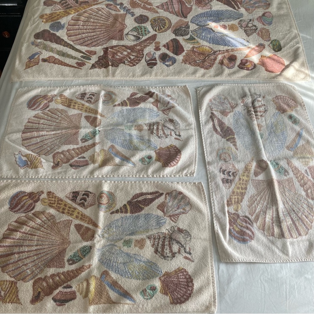 Vintage Martex Seashell towels by Gloria Vanderbilt set of 3 - Picture 3 of 8